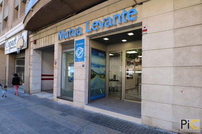 Nueva oficina mutua levante Alcoy entrada